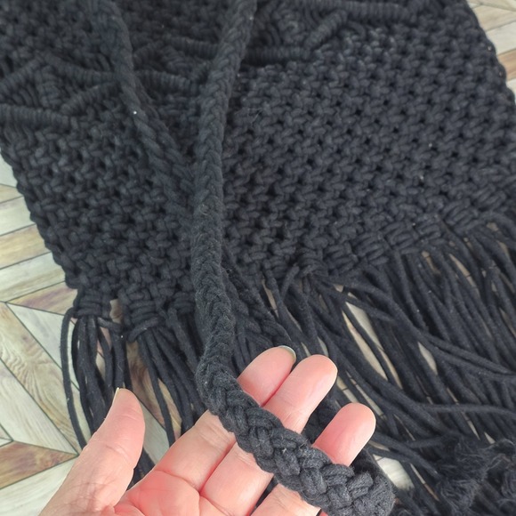 Danielle Nicole Macrame Crochet Black Bag With Wood Handle & Crossbody Strap - Picture 8 of 14